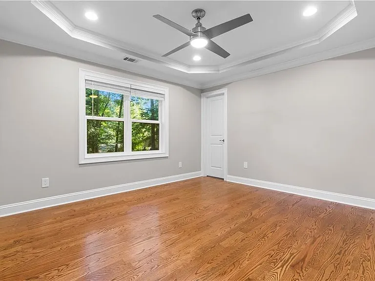 1841 Gainsborough Dr — Photo 15