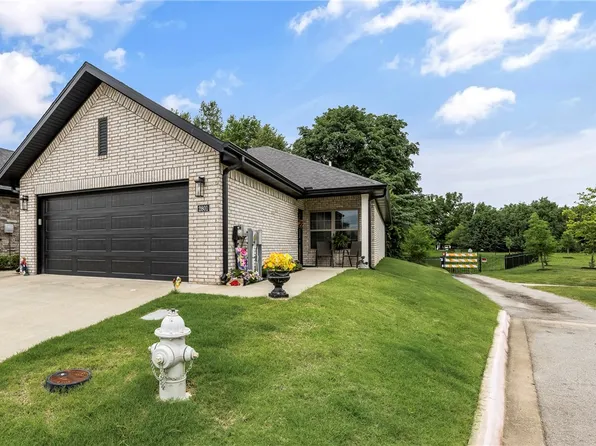 2801 W Persimmon St, Rogers, AR 72756