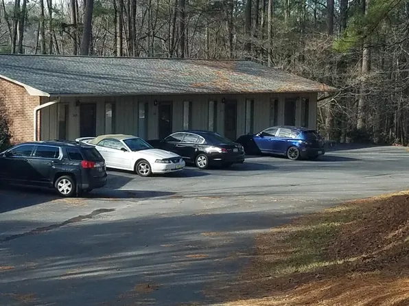 215 Harbor Dr, Seneca, SC 29672