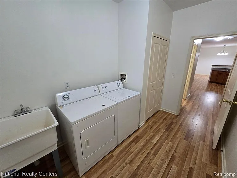 4058 Radcliff Dr — Photo 13