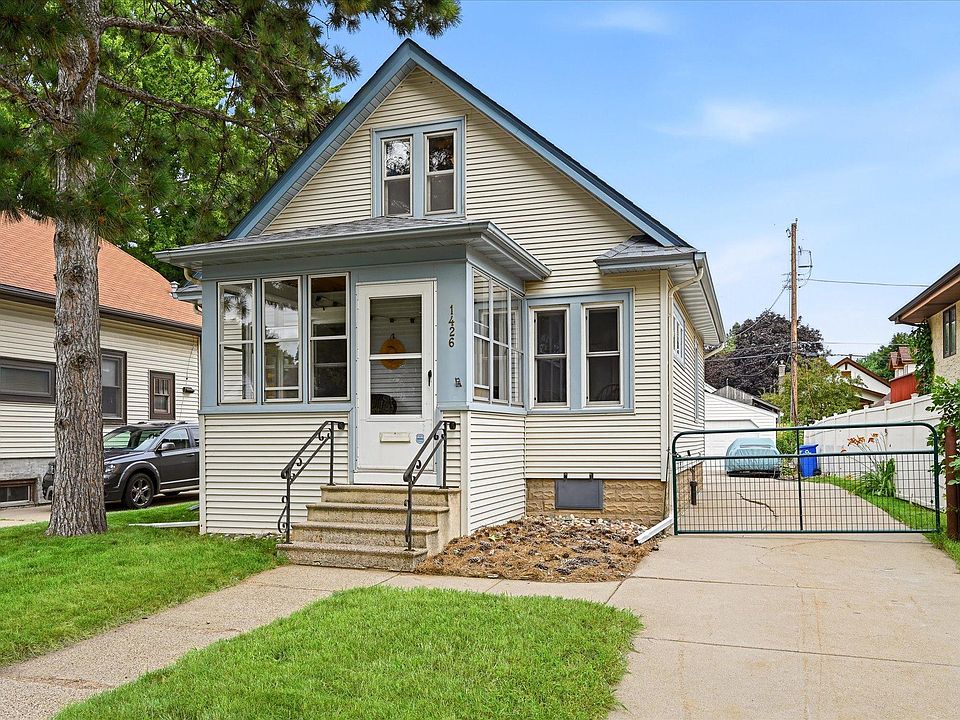 1st image of 1426 Pascal St N