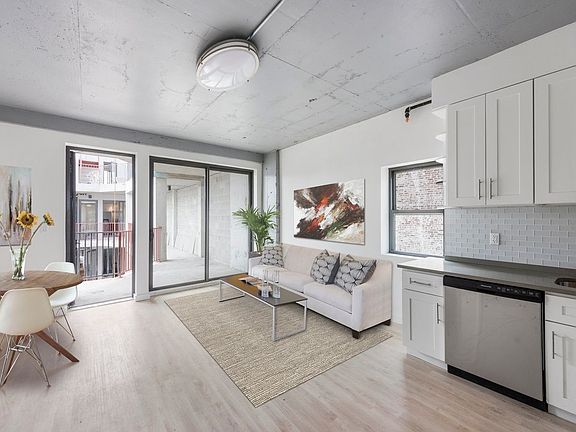 3rd image of 293 Hawthorne St APT 5C