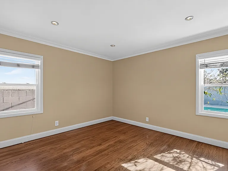 7742 Dunbarton Ave — Photo 19