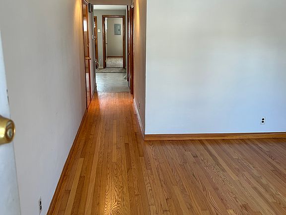 5th image of 6956 Sutherland Ave