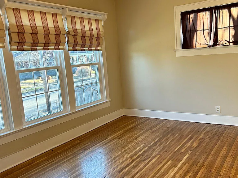 1911 Roanoke Ave #1 — Photo 2