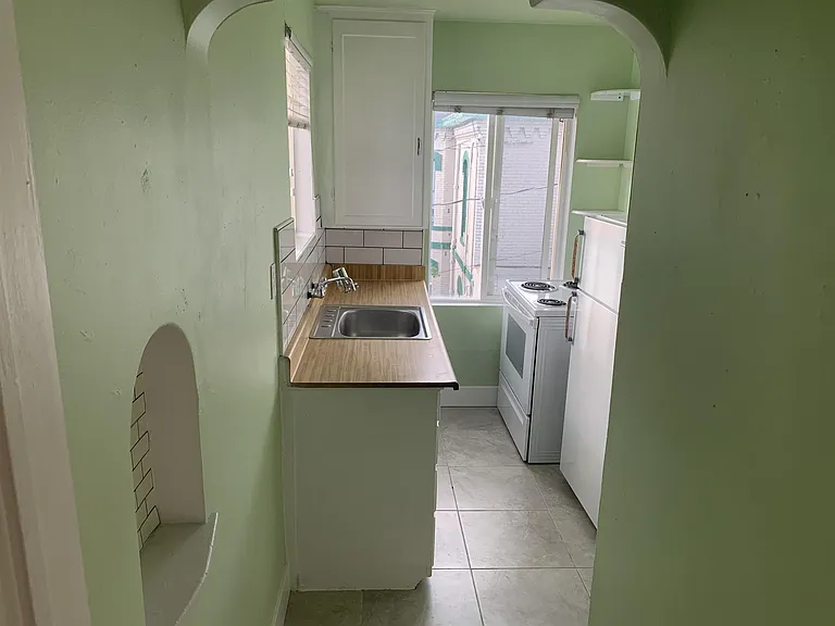 137 Pine St #2 — Photo 3