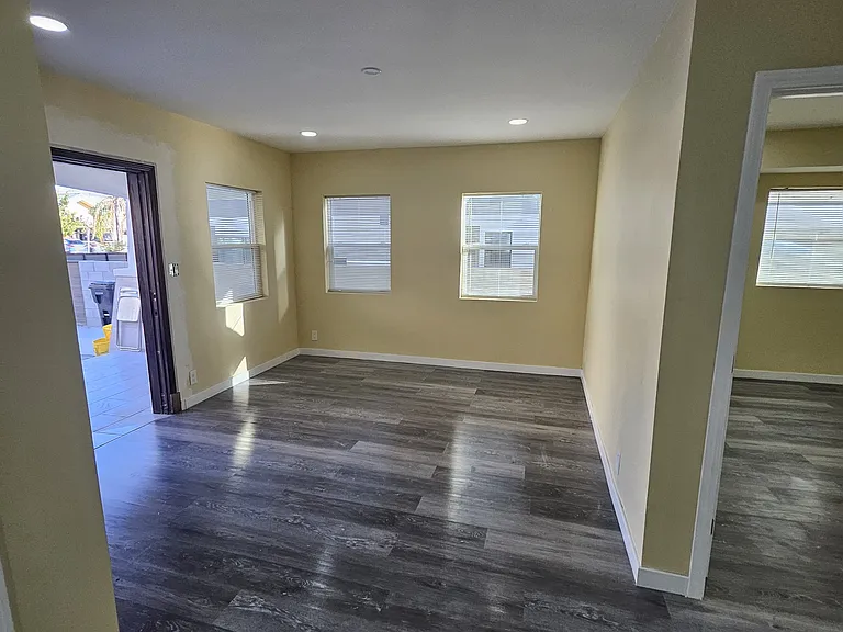 325 N Normandie Ave — Photo 4