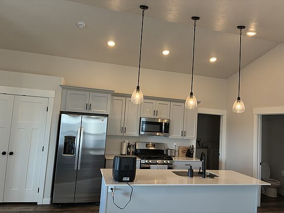 2nd image of 1405 Louise Ln