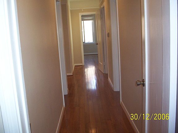 BOTH UNITS - HALLWAY