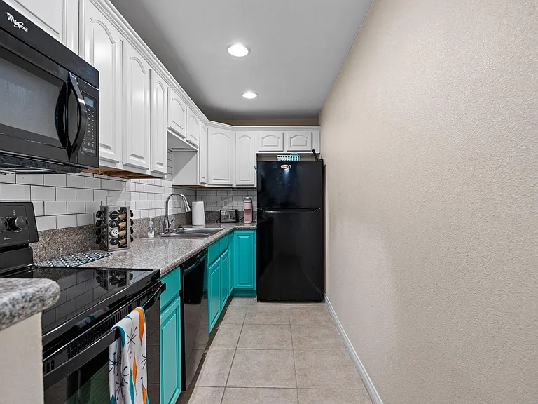 575 N Villa Ct #204 — Photo 12