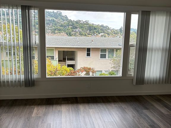 3rd image of 60 El Portal Dr