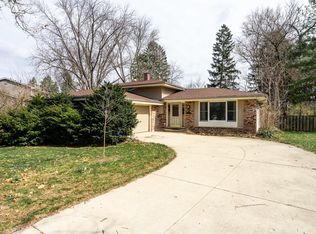 6S181 Mariwood Ct, Naperville, IL 60540