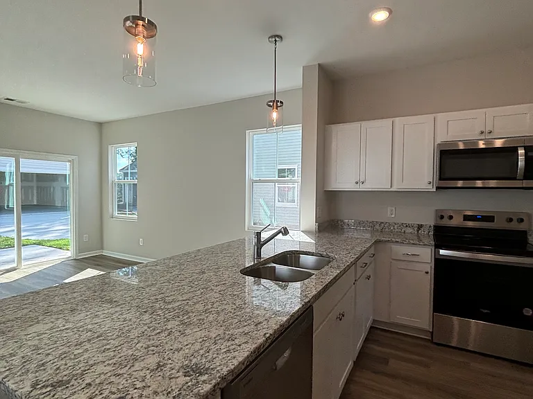 65 Whispering Oaks Cir — Photo 6