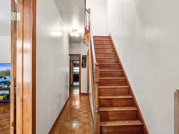 309 Parkville Avenue image 8 of 16