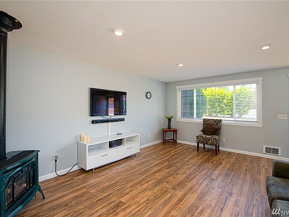 5th image of 307 NW Clipper Dr