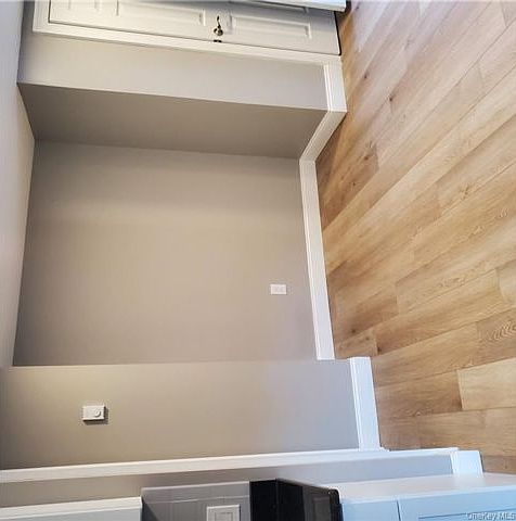 2nd image of 70 New Paltz Rd #2A