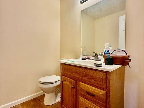 5th image of 424 Woodland Ave #B