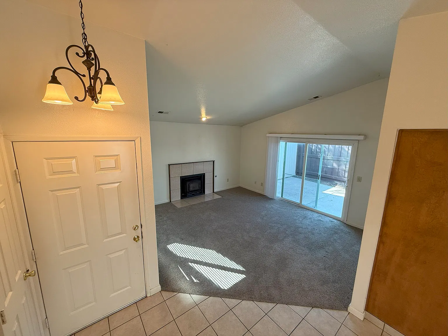 2 bed, 1040 sqft, $1,950 — Photo 4