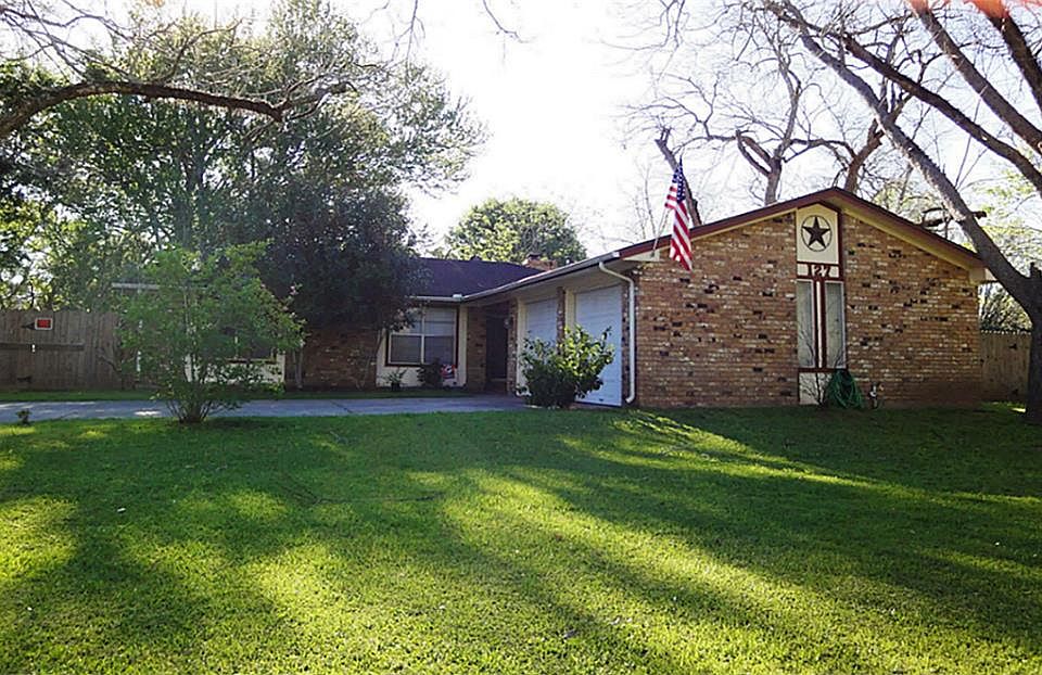 1st image of 127 Live Oak Dr
