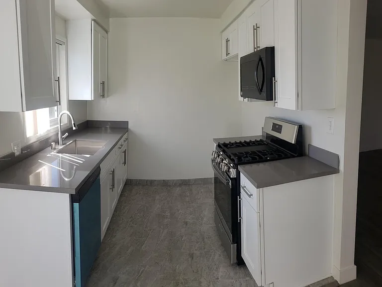 8-4118 Palmyra Rd #8 — Photo 5