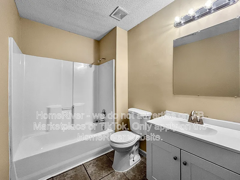 3 bed, 2.0 bath, 1250 sqft, $1,600 — Photo 2