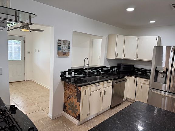 5th image of 319 Bryn Mawr Dr