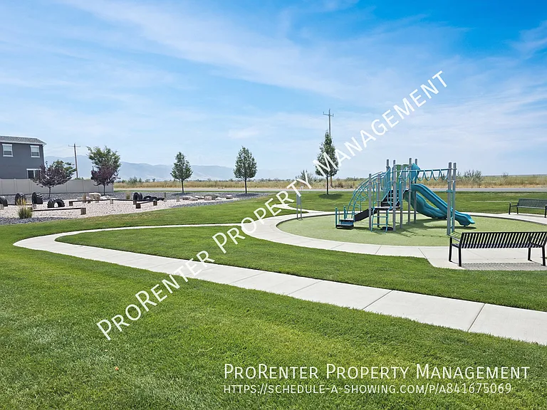 1152 W Beacon Way — Photo 3