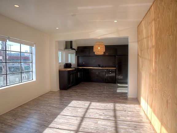 3rd image of 409 Cypress Ave