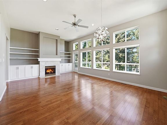 3rd image of 1369 Gabriola Dr