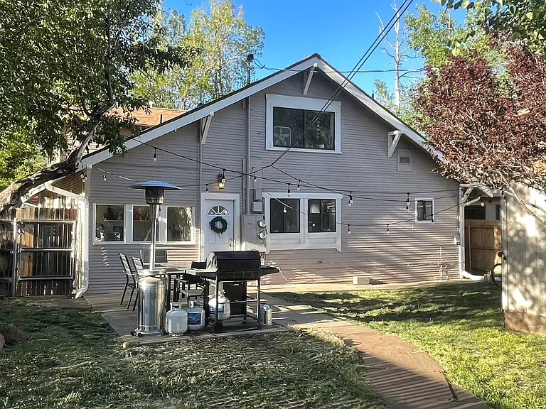 723 W Aspen Ave #B — Photo 1