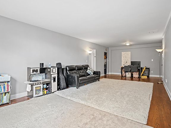 5th image of 60 9th Ave #618