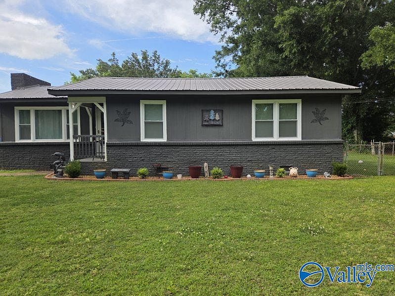 1st image of 207 Piney Grove St