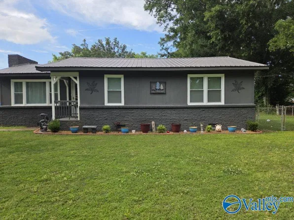 207 Piney Grove St, Falkville, AL 35622