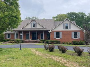 15 Hummingbird Dr, Fayetteville, TN 37334