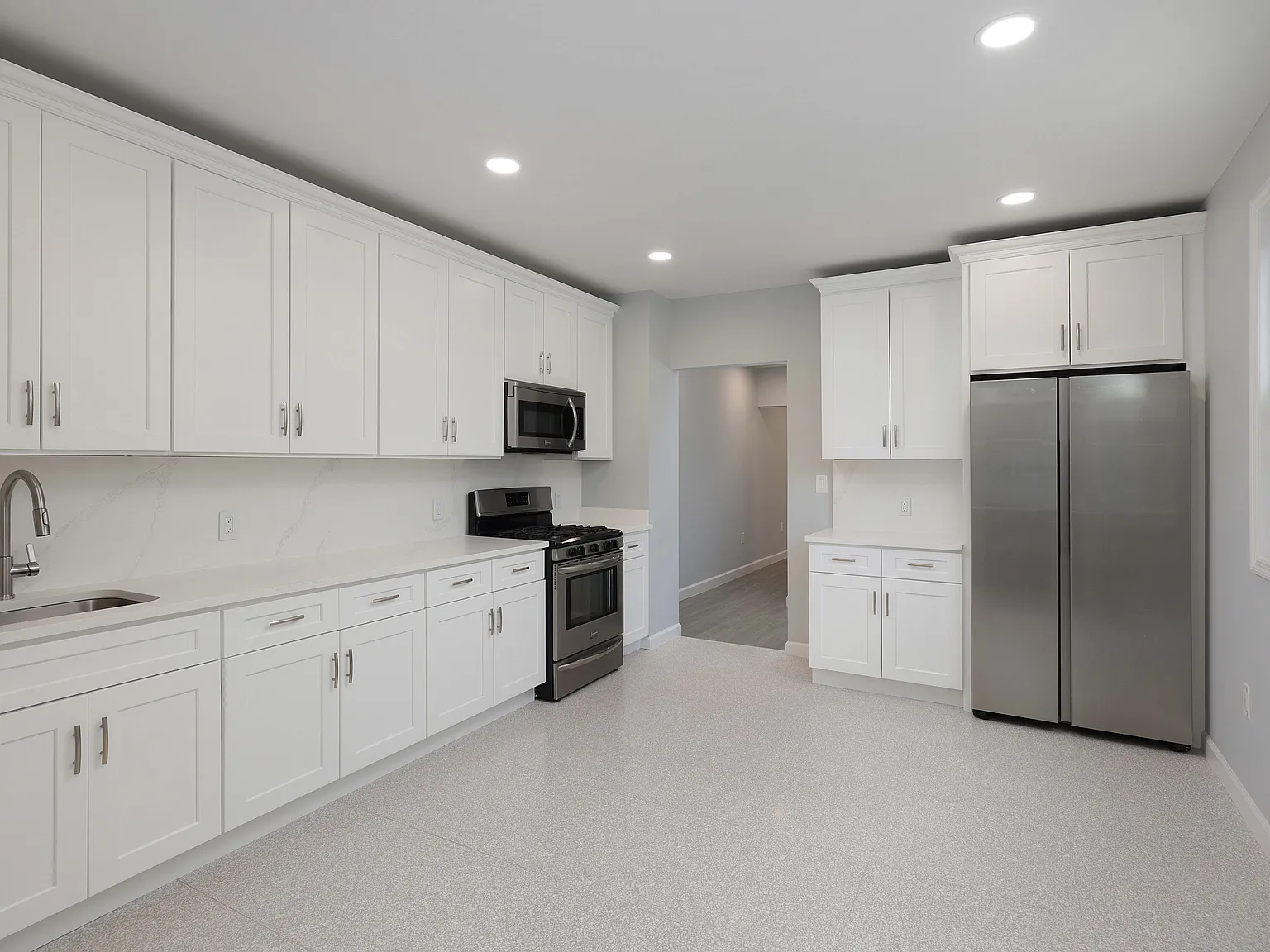 2 bed, $2,400 — Photo 4