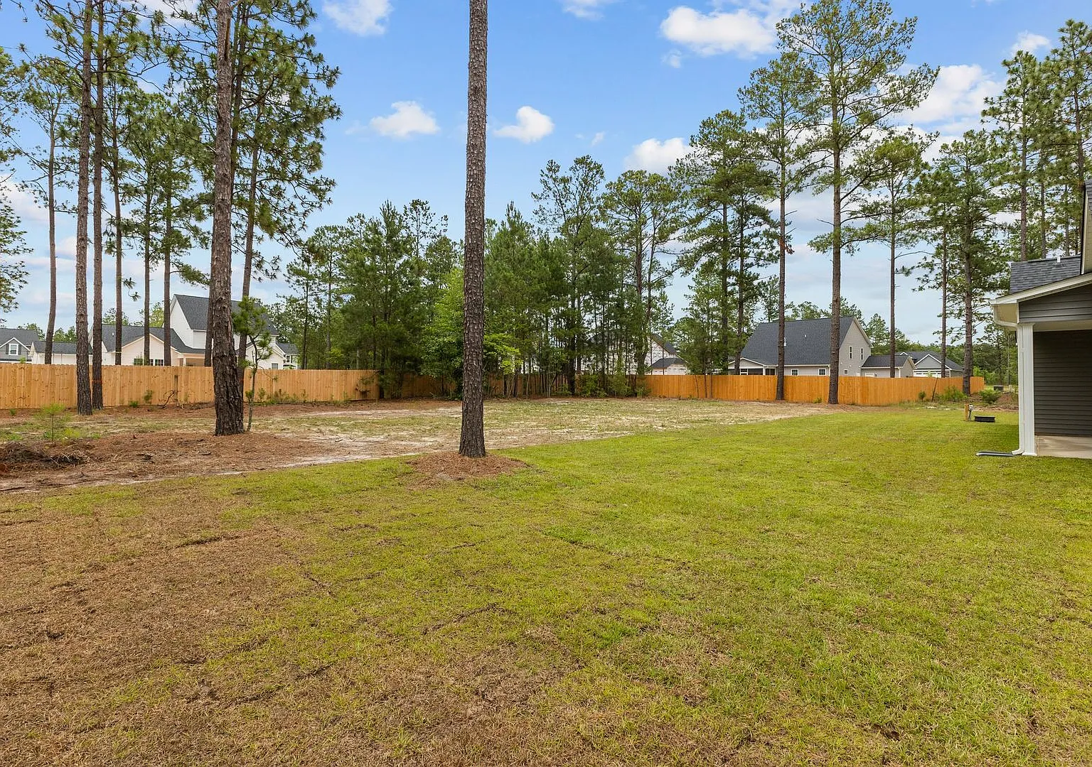 Beautifully designed 2022-built home in the Winds Way Farm community — Photo 3