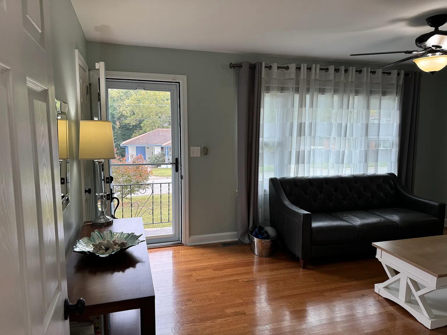 3 bed, 1405 sqft, $3,400 — Photo 3