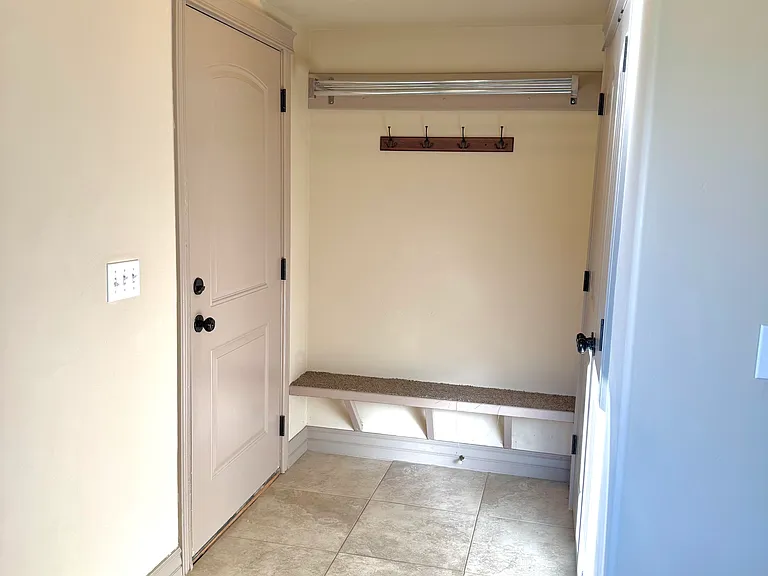 4032 E Mount Airey Dr — Photo 4