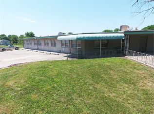 201 Sioux Ave, Hiawatha, KS 66434