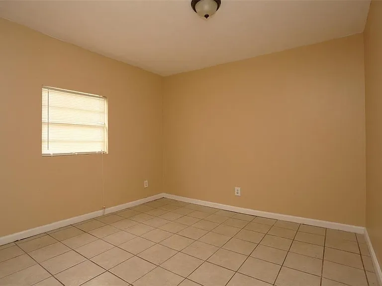 2460 W Shane St #1 — Photo 8