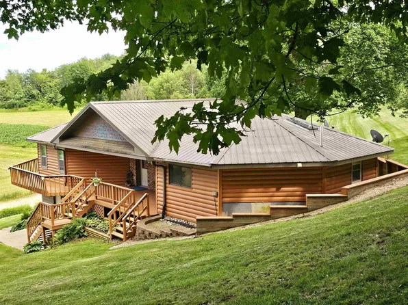 27427 Barnett Lane, Lone Rock, WI 53556