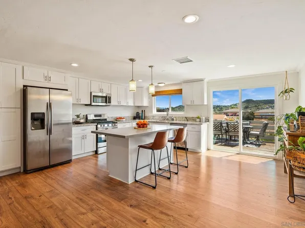 8607 Carlton Oaks Dr, Santee, CA 92071