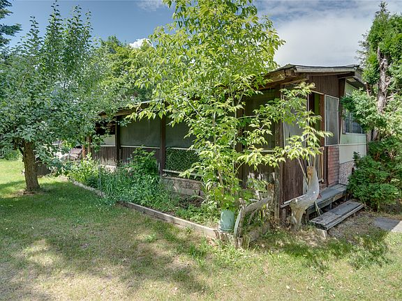 2nd image of 686 Powell Rd