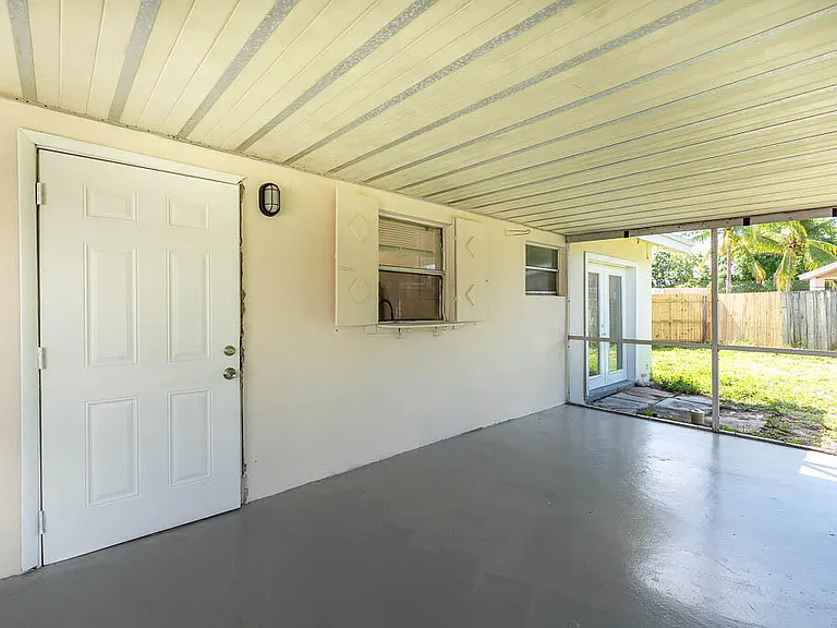 314 E Gateway Blvd — Photo 11