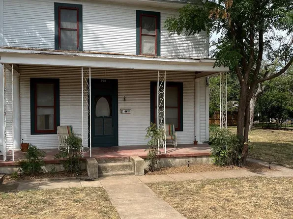 706 W Schubert St, Fredericksburg, TX 78624