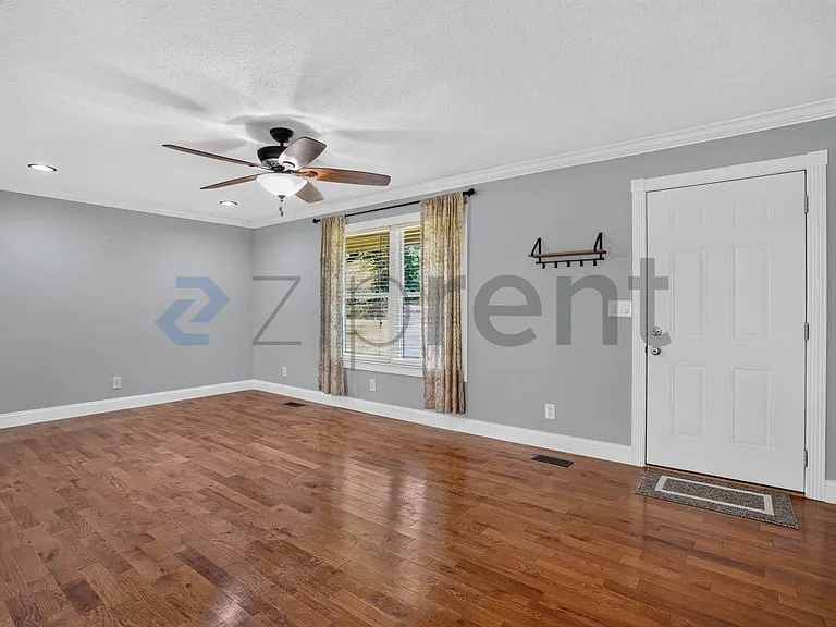 906 Diamond Cir — Photo 6