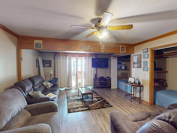 5th image of 985 Lake Dr
