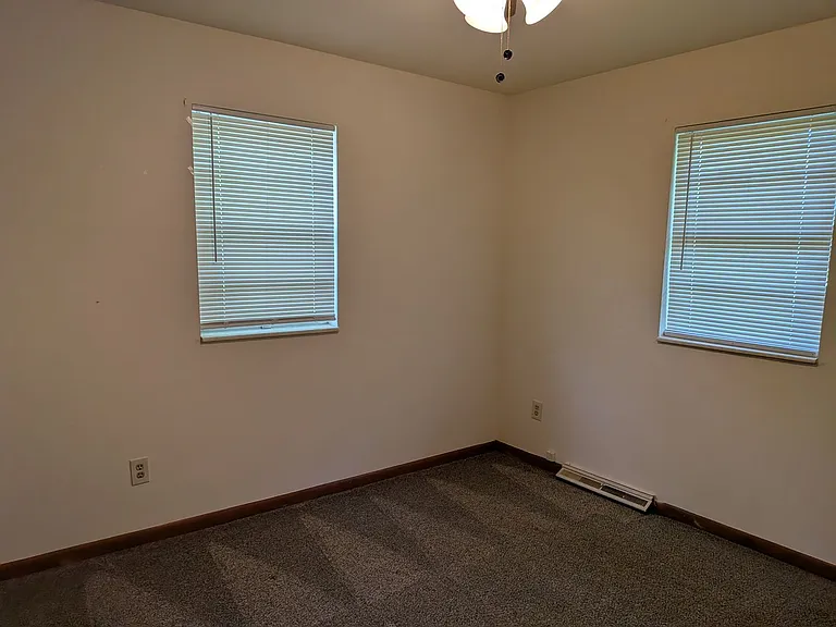 805 S Fairview Rd — Photo 16