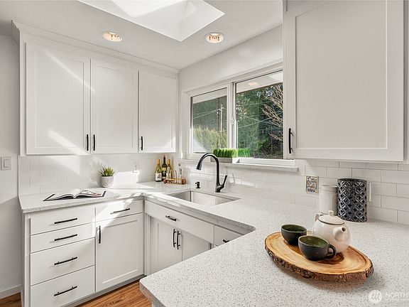 5th image of 19513 Meridian Avenue N