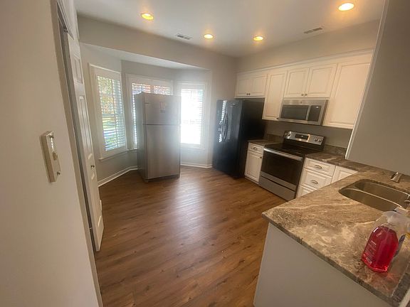 3rd image of 4132 Bush Lake Dr